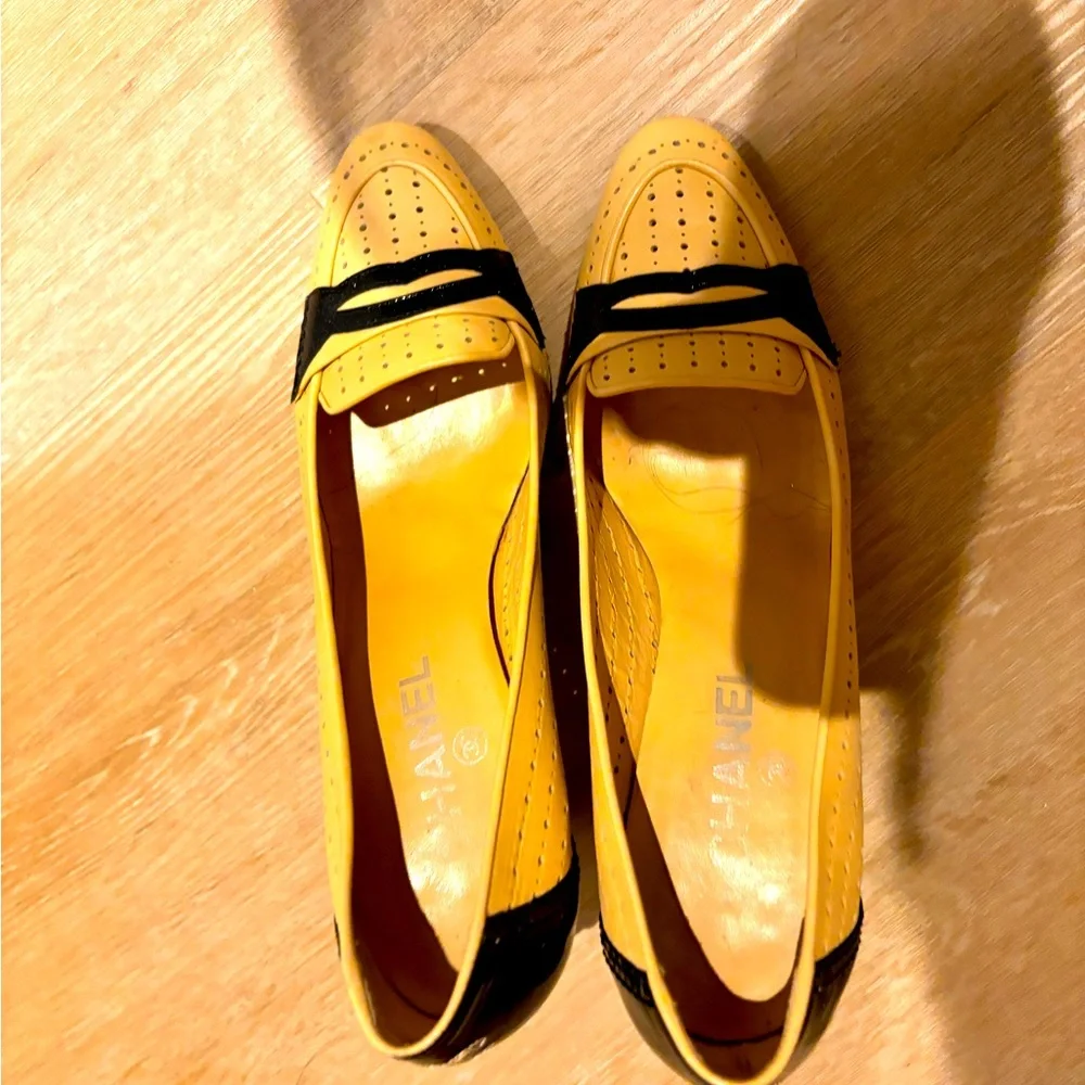 Beautiful Chanel pump - Picture 1 of 3